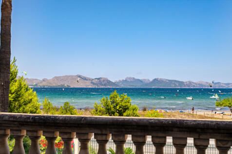 Direkter Meerblick aus zwei Schlafzimmern im Obergeschoss