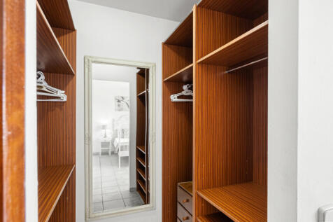 Begehbarer Kleiderschrank