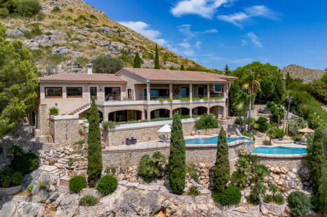 Villa mit terrassiertem Pool und Garten, sowie spektakulärem Meer- und Weitblick