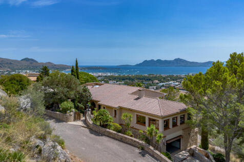 Villa mit terrassiertem Pool und Garten, sowie spektakulärem Meer- und Weitblick