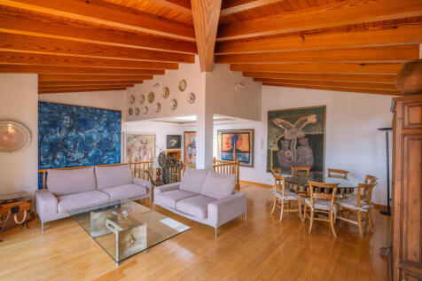 Galerie und zweiter Wohn-Essbereich