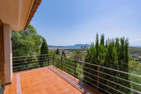 Blick von einer der Terrassen aufs Meer