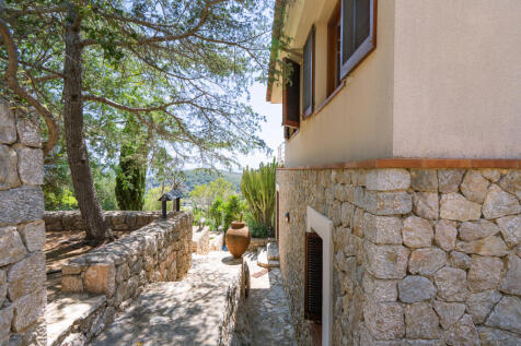 Terrassierter Garten ums Haus