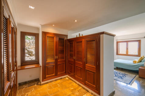 Ankleide im Masterschlafzimmer