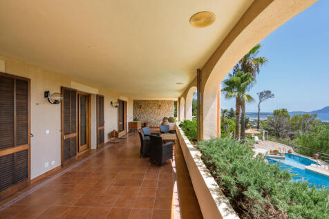 Untere überdachte Terrasse