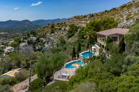 Villa mit terrassiertem Pool und Garten, sowie spektakulärem Meer- und Weitblick