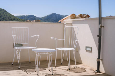 Sitting area for Mediterranean evenings on the rooftop terrace