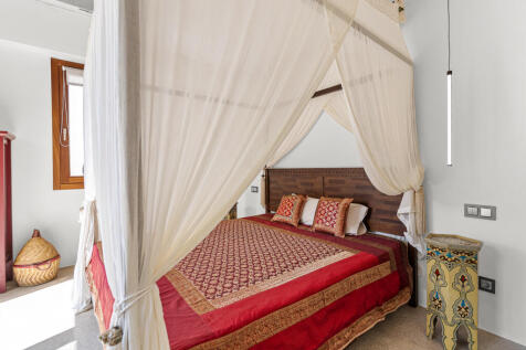 Gäste-Schlafzimmer mit orientalischem Himmelbett