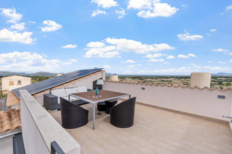 Dachterrasse mit Lounge-Bereich und weitem Panoramablick