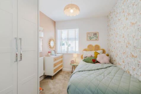 Single bedroom in the Hadley 3 bedroom home