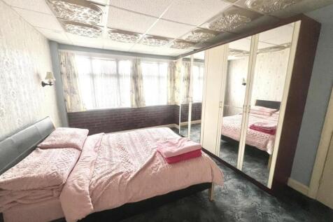 93 grosvenor bedroom.jpg