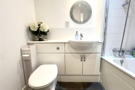 bathroom 1.jpg