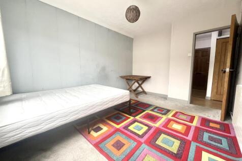 Bedroom..jpg