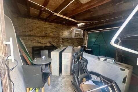 Garage..jpg