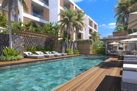 03. Main Pool and Club area