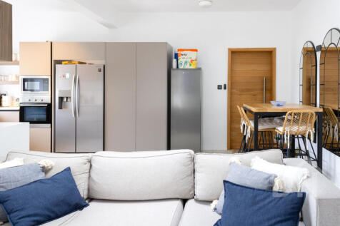 Apartment in Avani B6 3 of 16