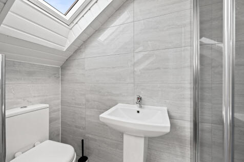 CS - 1 Clifton Road - Room 6 Ensuite1 (1)