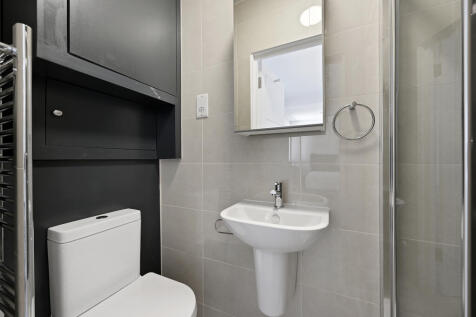 CS - 144 Hagden Lane - Studio19 Ensuite3 (1).JPG