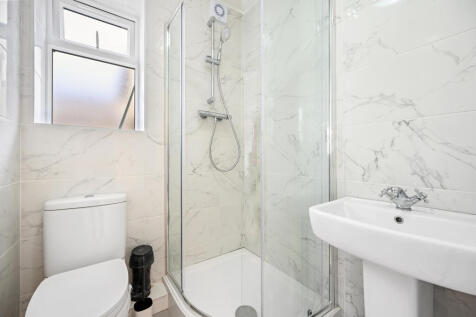 BCCS - 99 Cambridge Road - Ensuite Bedroom 2 (4).J