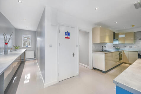 BCCS - 99 Cambridge Road - Kitchen B (4).JPG