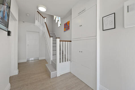 CS - 142 Hagden Lane - Hall3 (1).JPG