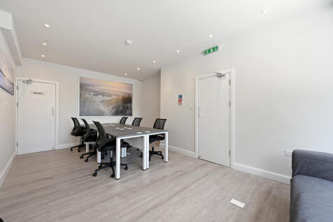 CS - 144 Hagden Lane -  Common Room2 (1).JPG