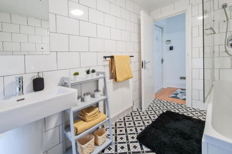 115a - Communal Bathroom 1