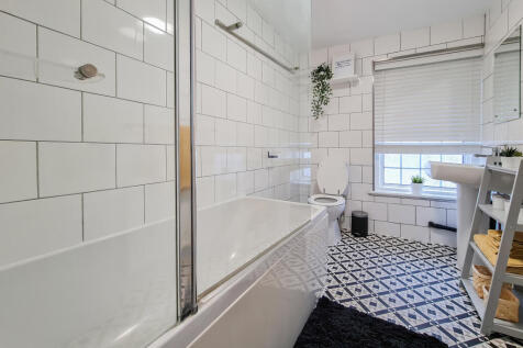 115a - Communal Bathroom 2