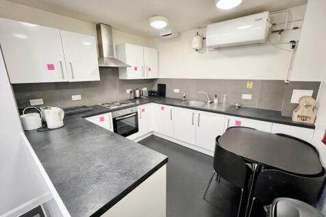 Kitchen 2.jpeg
