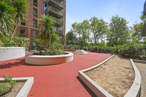 RCCS- Flat 8, Wallace House- Communal Garden 1 (1)