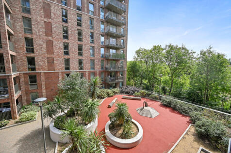 RCCS- Flat 8, Wallace House- Communal Garden 7 (1)