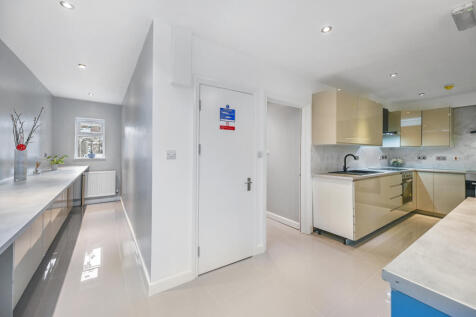 BCCS - 99 Cambridge Road - Kitchen B (4).JPG