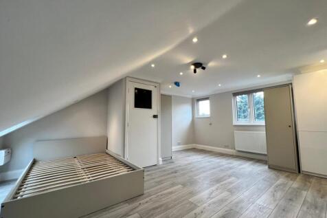 Bedroom Lounge 2 - Flat 6 - 102 104 Station Rd