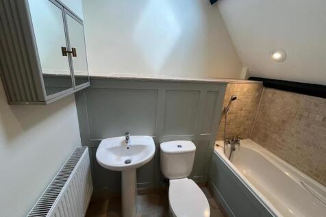 1B Silver St-bathroom 4.jpg