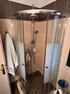 Bathroom 2 (Floor 2)
