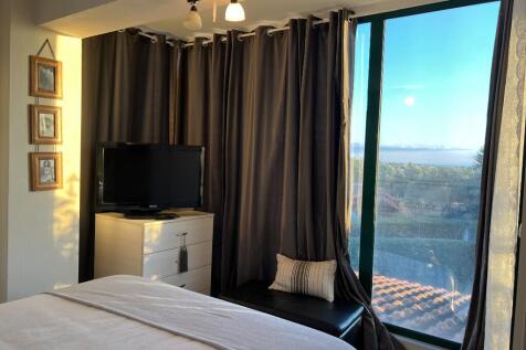 Bedroom 1 (Floor 2)