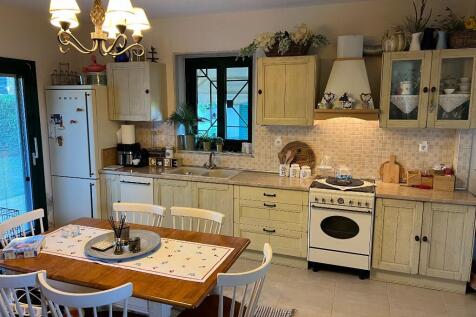 Kitchen (Floor 1)