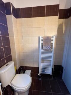 Bathroom 1 (Floor 1)