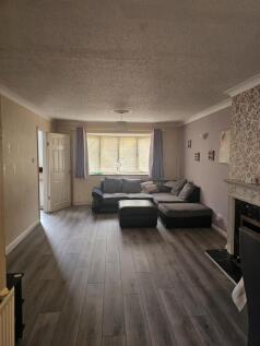 Living room shot 2.jpg