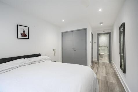Bedroom 1 .jpeg