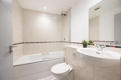 Main Bathroom .jpeg