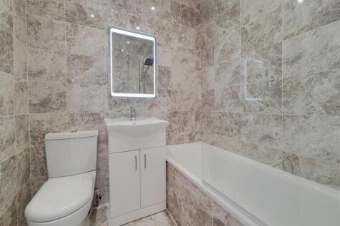 4_Bathroom-0.jpg
