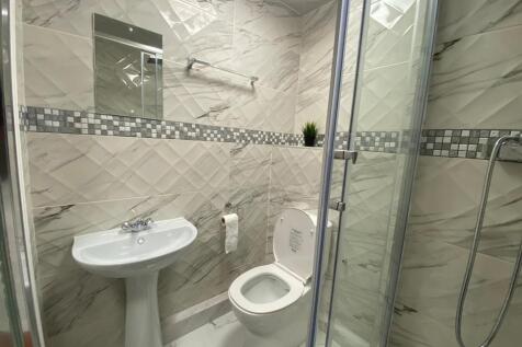 bathroom 1.jpg