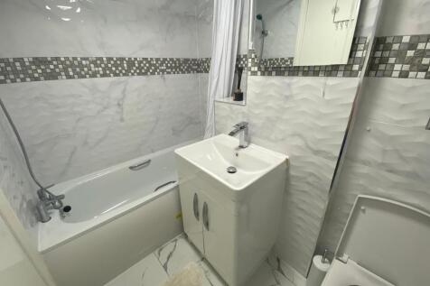 bathroom 2.jpg