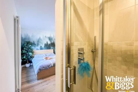 Bedroom One En-Suite Shower