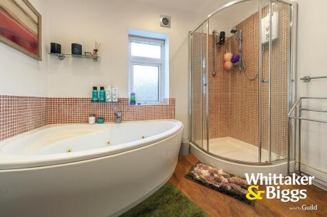 68 Novi Bathroom.jpeg