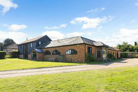 Front View - Mill Farm Barn in Sun