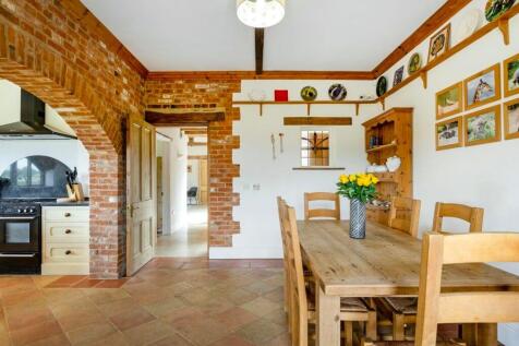 Breakfast area with view to main reception room