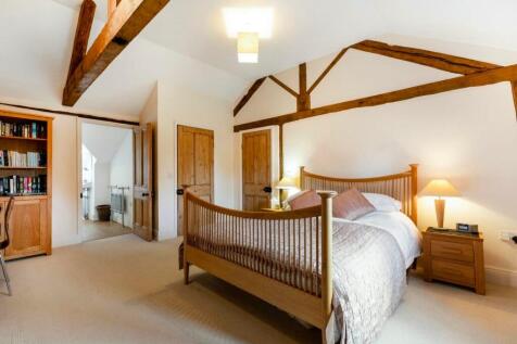 Principal bedroom with En-Suite