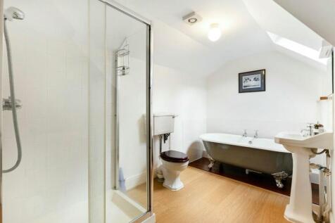 Bedroom 2 En-Suite with luxurious roll-top bath